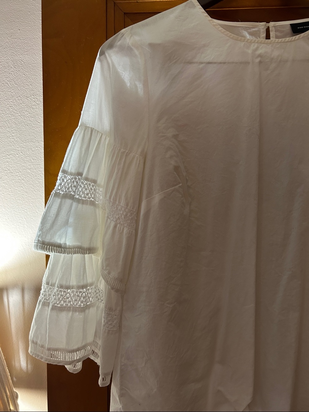 Who What Wear White Ruffled Tier Sleeve Blouse; 100% cotton; medium - Picture 4 of 9